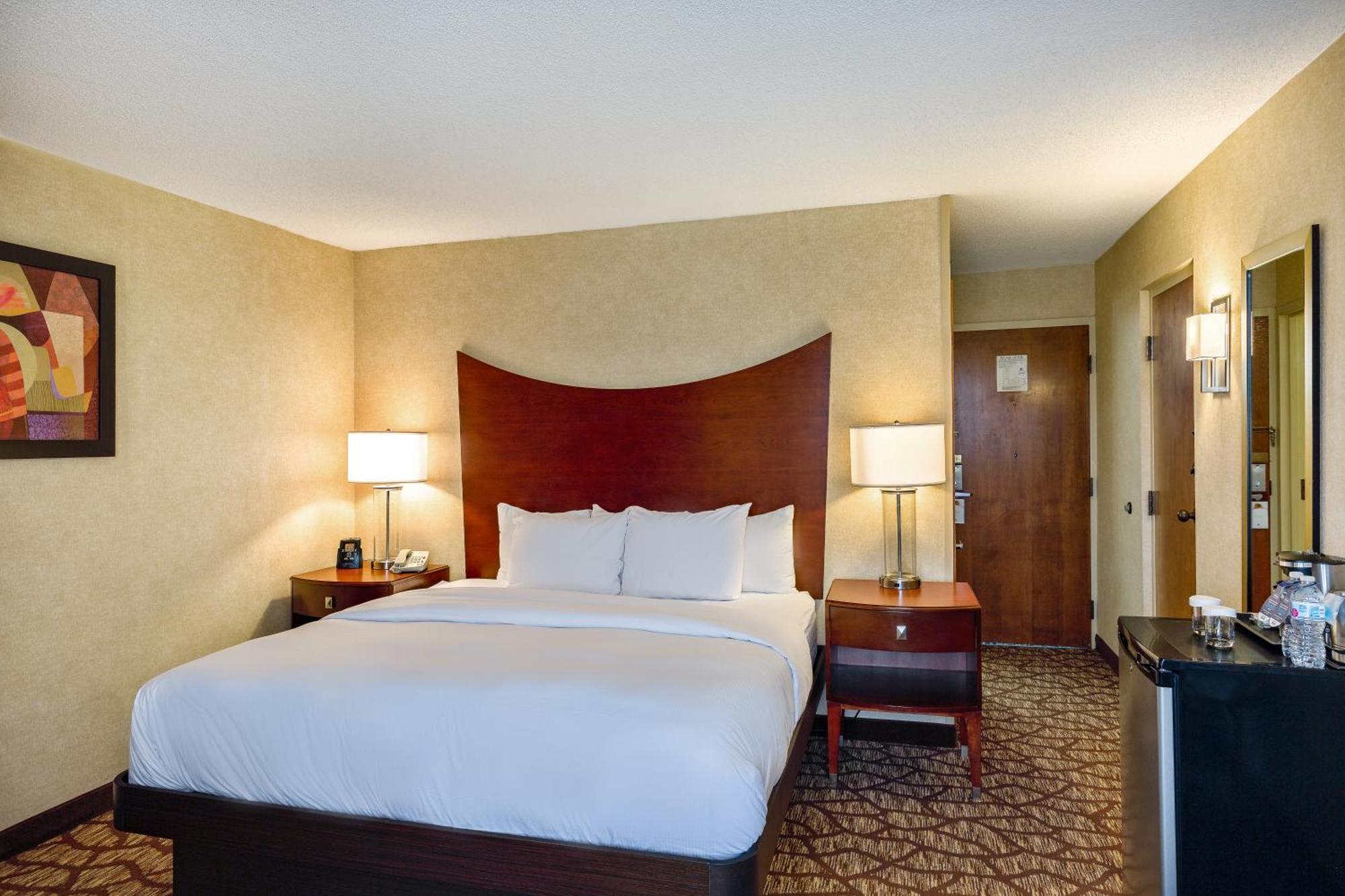 Doubletree By Hilton Джонсън Сити Екстериор снимка