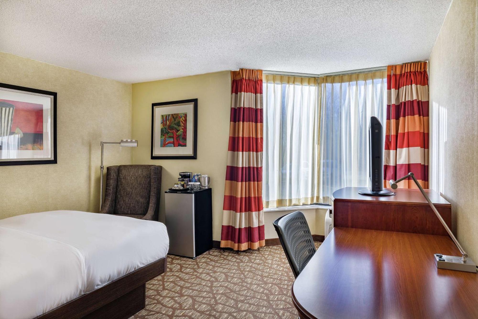 Doubletree By Hilton Джонсън Сити Екстериор снимка